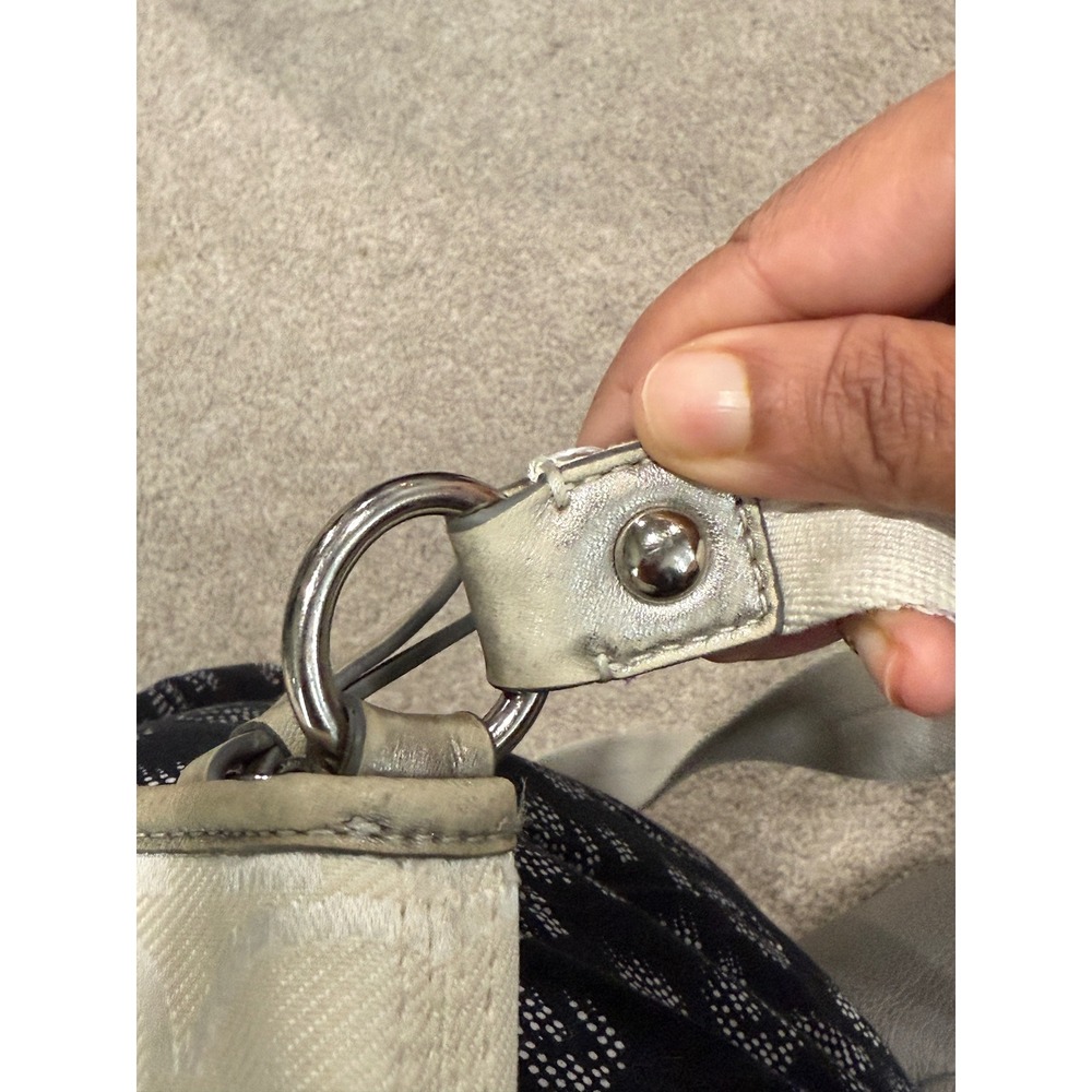 Coach Signature C Monogram White Canvas Shoulder Bag With Flower Charm see pic - Picture 8 of 9